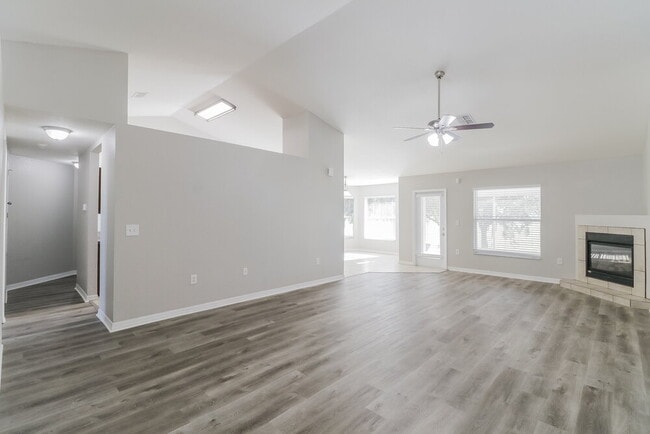 Building Photo - 7252 Sherman Hills Blvd