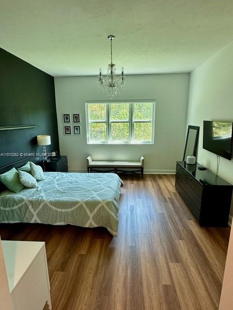 Foto del edificio - 15051 Royal Oaks Ln