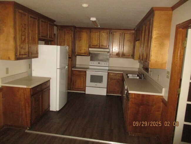 Building Photo - 1204 Sharon Dr