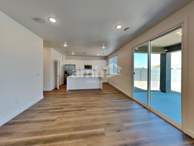 Foto del edificio - 12503 W Flynn Ln