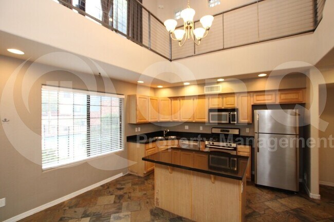 Building Photo - 3441 E Avalon Dr