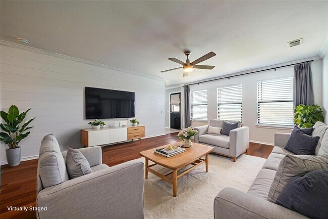 Foto del edificio - 7124 Outfitter Drive