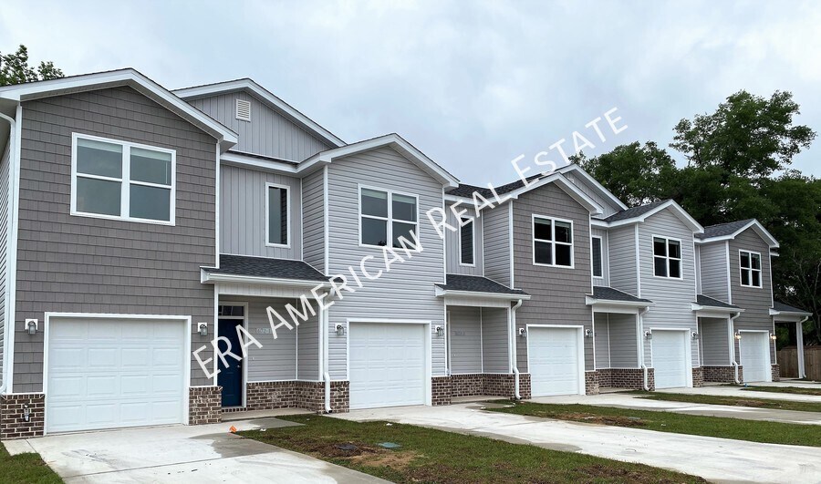 Foto principal - Close to shopping, dining and beaches!