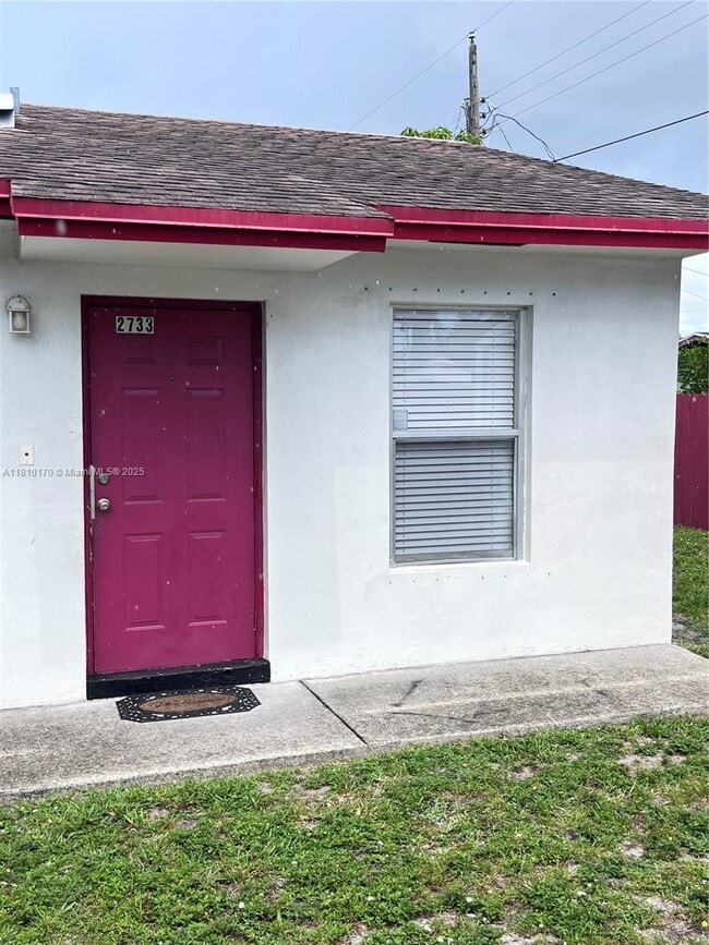 Building Photo - 2733 NW 13th Ct