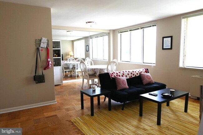 Foto del edificio - 6631 Wakefield Dr