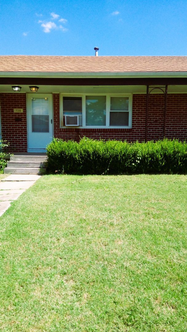 Building Photo - Nice Affordable 1 Bedroom Apartment on the...