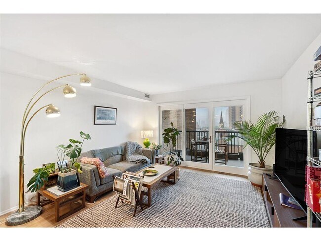 Foto del edificio - 110 1st Ave NE