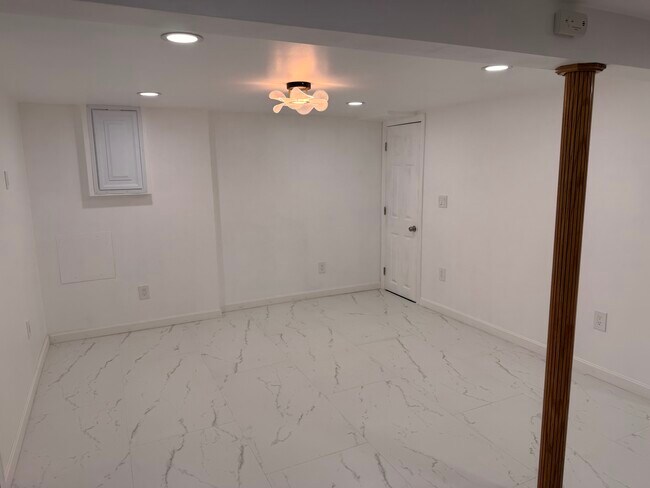 Foto del edificio - 43 Englewood Ave