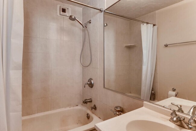 Foto del edificio - 1540 N State Pkwy