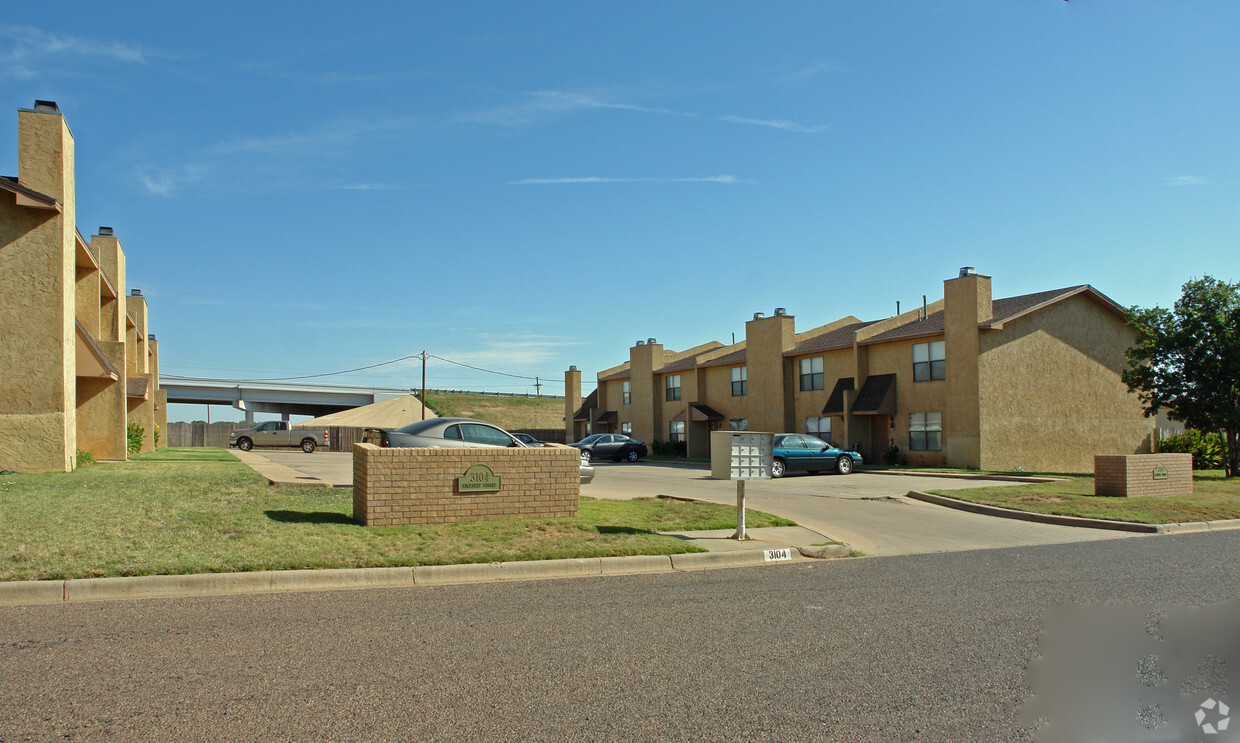 Building Photo - EDGEMERE SQUARE TOWNHOUSES