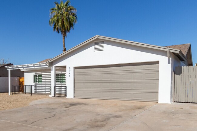 Building Photo - 3 bedroom home