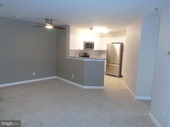 Building Photo - 1100 Quaker Hill Dr