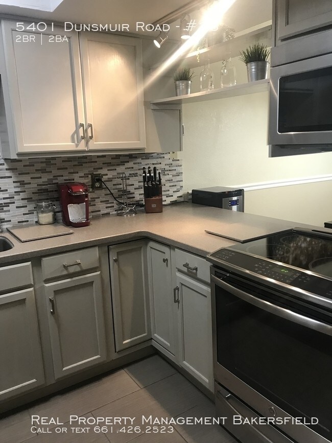 Building Photo - 5401 Dunsmuir Road #26