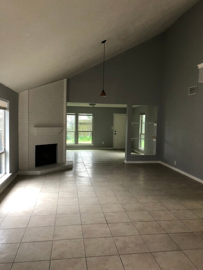 Foto del edificio - 10719 Spring Harvest Dr