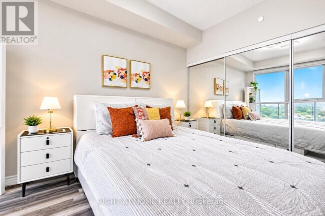 Photo du bâtiment - 1328 Birchmount Rd