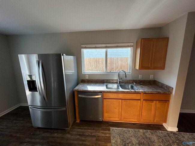 Building Photo - 3140 Lakeland Dr SW