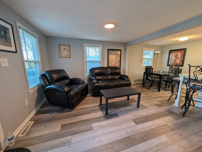 Building Photo - Room in House on Kannapolis Hwy