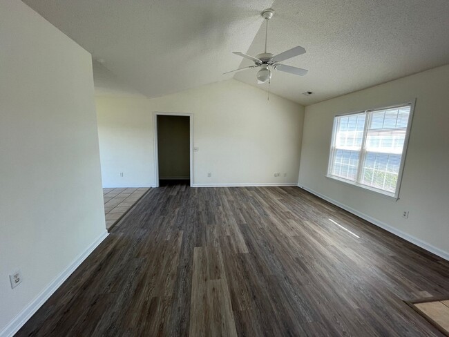 Building Photo - Whitney Pines 4 Bedroom