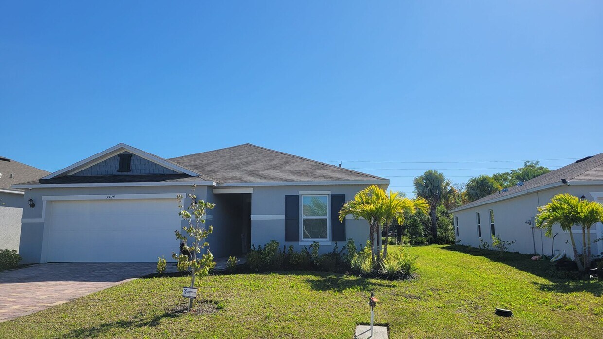 Primary Photo - Annual Turnkey furnished 4/2 newer SFH wit...