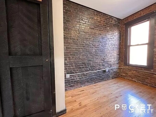 Building Photo - 520 E 14th Street Unit 17
