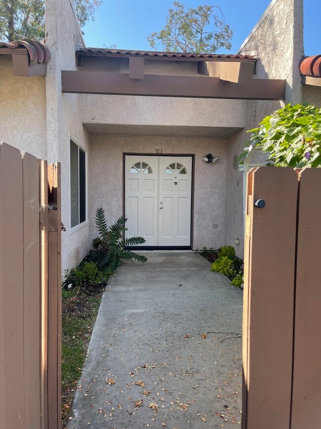 17542 Vandenberg Ln Unit 1, Tustin, CA 92780 Condo for Rent in Tustin
