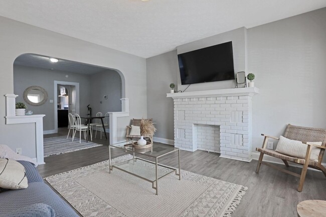 Building Photo - 1123-1125 Wilson Ave - 1125 Wilson Ave