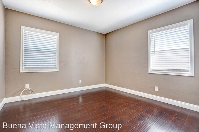 Building Photo - 3 br, 2 bath House - 492 W. Cornell Dr.