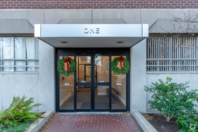 Main Entrance - Hawthorne Place Condominium
