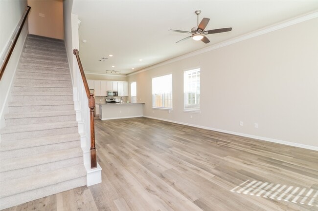 Building Photo - 9845 Crescent Cove Dr