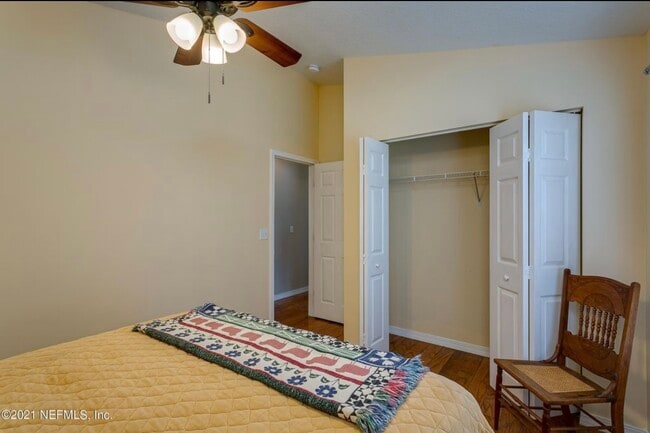 Building Photo - 453 Island View Cir