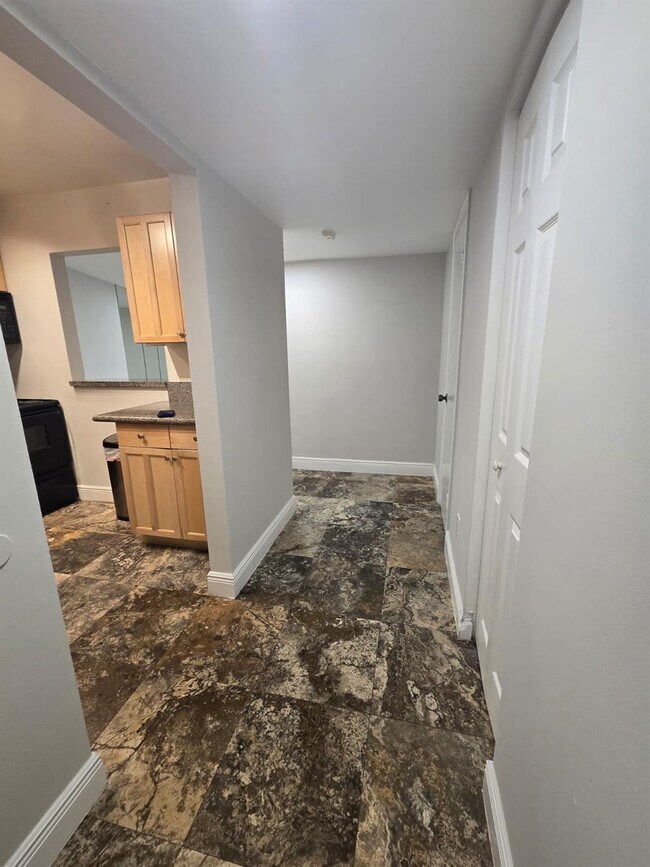 Foto del edificio - 4121 Stirling Rd