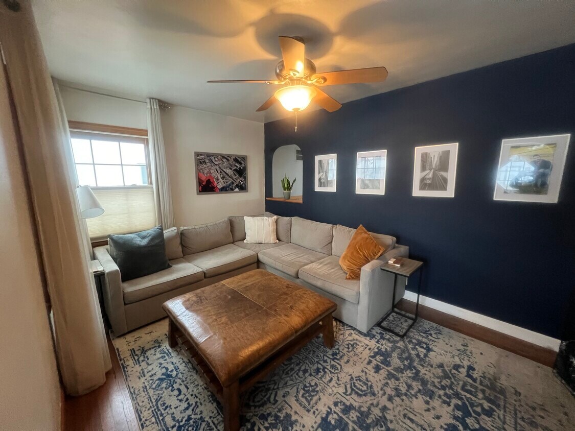 Primary Photo - 203 E Gauer Cir