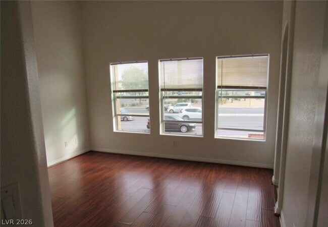 Foto del edificio - 5523 Baccarat Ave