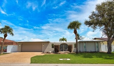 Building Photo - 514 Everglades Dr