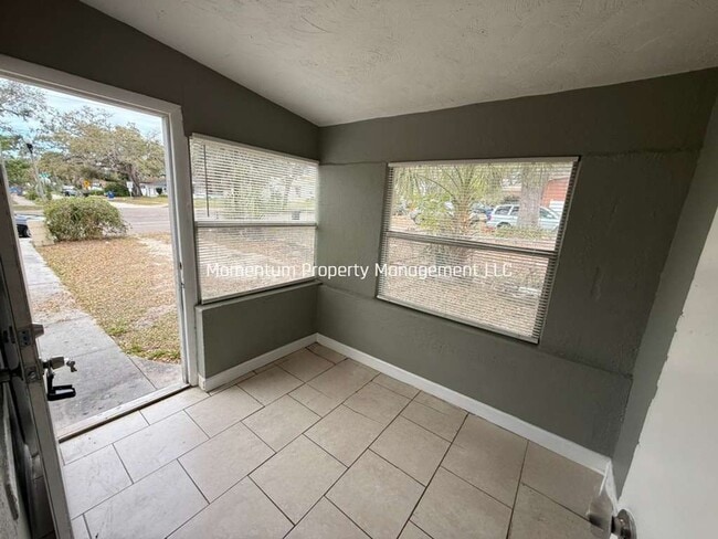 Building Photo - Beautifully Remodeled 2/1 St Pete- ASK ABOUT OUR SPECIAL!