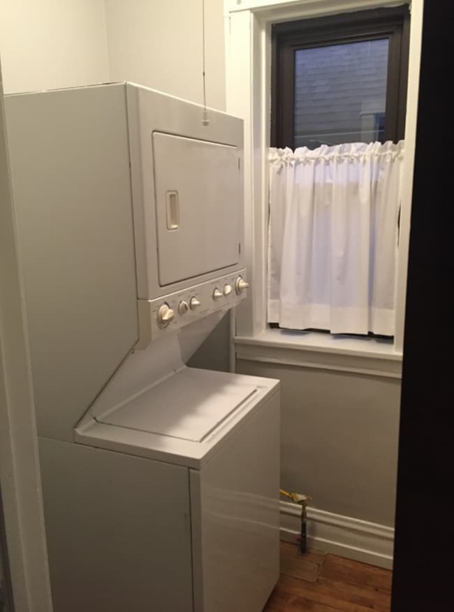 Washer and Dryer in unit - 3018 S Union Ave