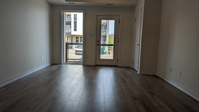 Building Photo - 261 Woodbine Av