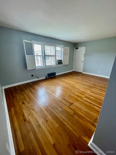 Foto del edificio - 1076 E Main St