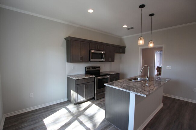 Foto del edificio - Coming Soon! 2 Bedroom, 2.5 Bathroom, 1 Ca...