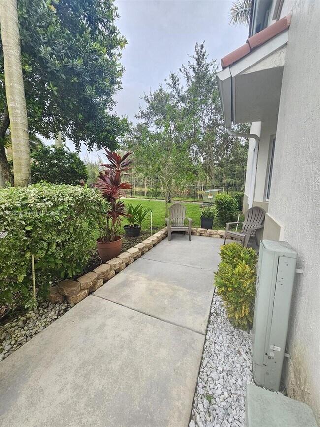 Foto del edificio - 21011 NW 14th Pl