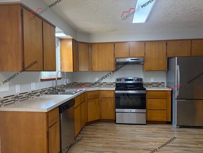 Foto del edificio - 119-121 Maple St