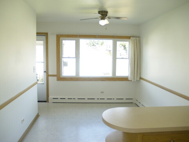 Building Photo - 7258 N Oriole Ave