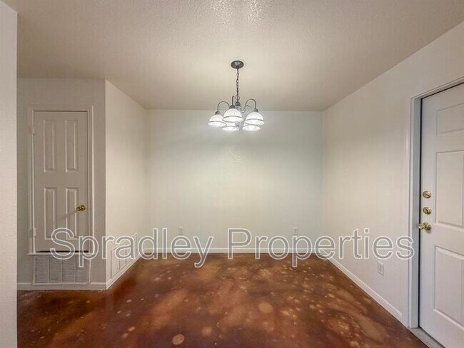 Building Photo - 5510 Luxor Dr