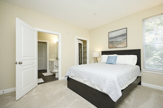 Foto del edificio - 2431 Brisbane Woods Way