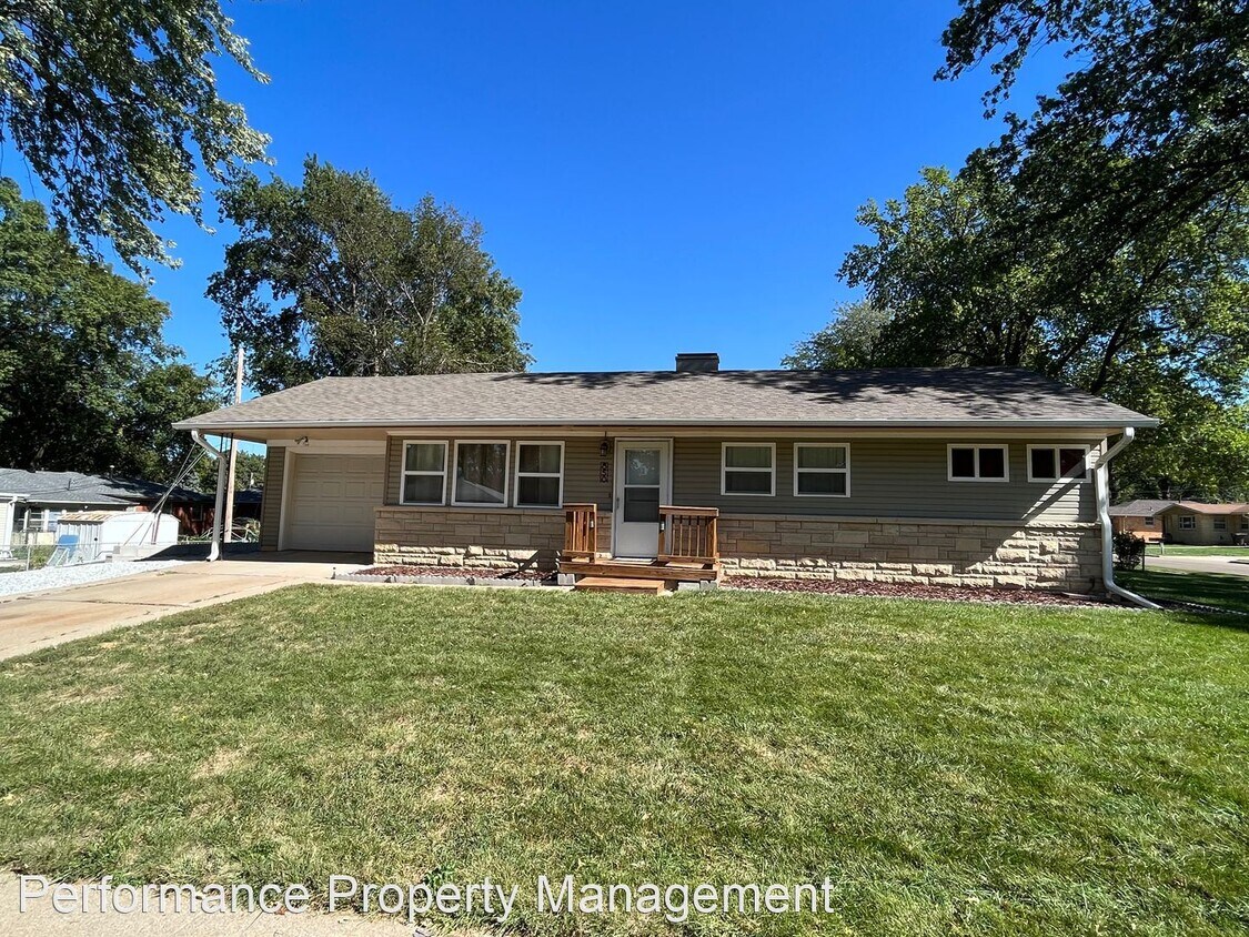 4 br, 2 bath House 850 N 42nd House Rental in Lincoln, NE
