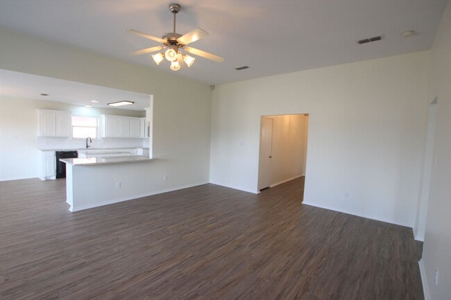 Foto del edificio - Beautifully updated 3 bedroom 2 bath home ...