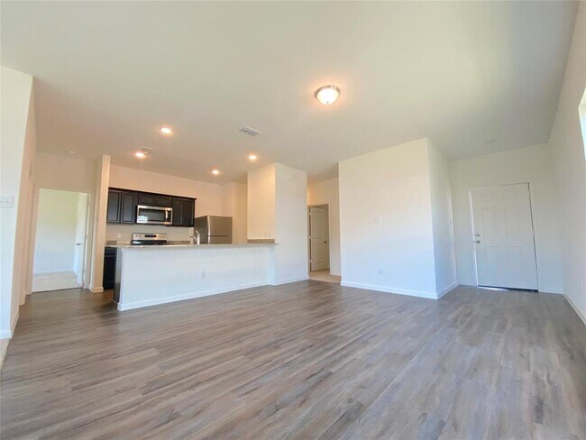 Building Photo - 812 Cedar Creek Dr