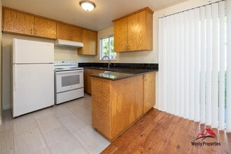 Building Photo - 5145 NE Killingsworth St