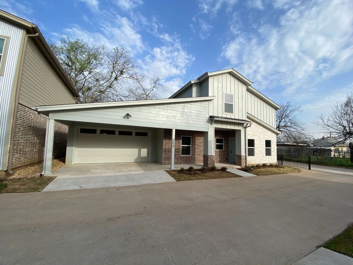 Primary Photo - Luxury Cottage in Downtown Waco *Leasing S...