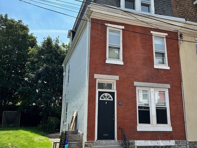 Foto del edificio - 4 Bedroom Single Family Home in Philadelphia